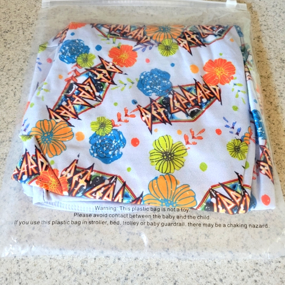 Def Leppard Capri Length Legginings